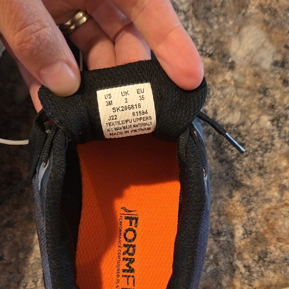 Saucony Size 3 NEW Black and Blue Boy's Sneakers - Picture 4 of 5